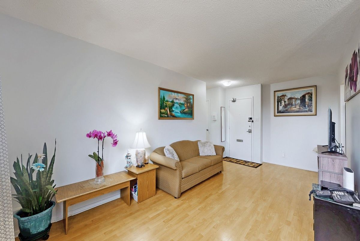 5 Parkway Forest Drive Toronto 5 Parkway Forest Drive Toronto