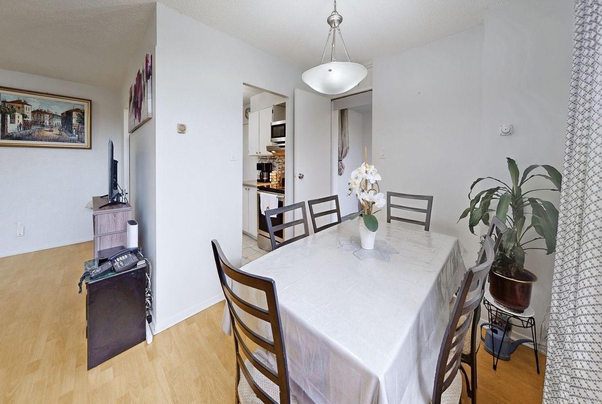 5 Parkway Forest Drive Toronto 5 Parkway Forest Drive Toronto