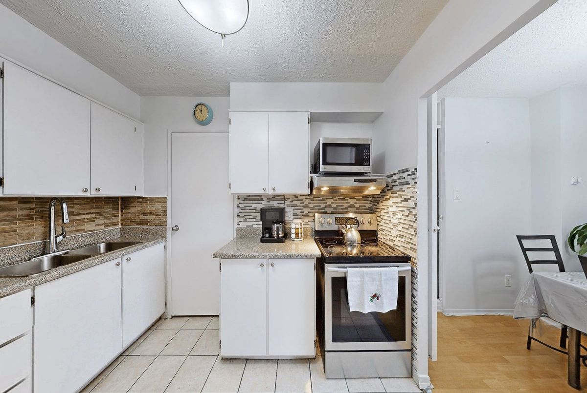 5 Parkway Forest Drive Toronto 5 Parkway Forest Drive Toronto