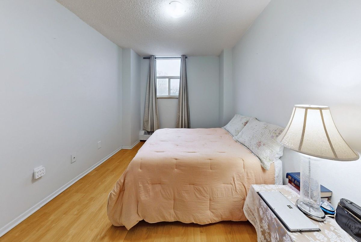 5 Parkway Forest Drive Toronto 5 Parkway Forest Drive Toronto