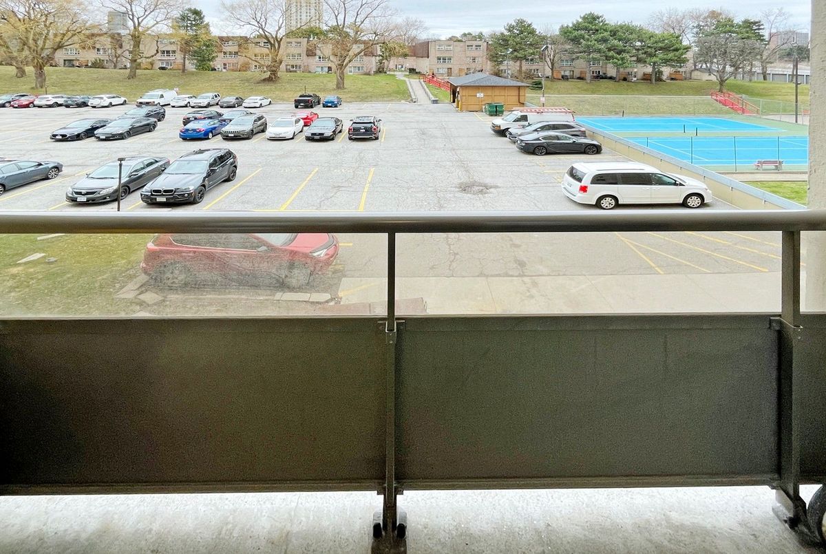 5 Parkway Forest Drive Toronto 5 Parkway Forest Drive Toronto