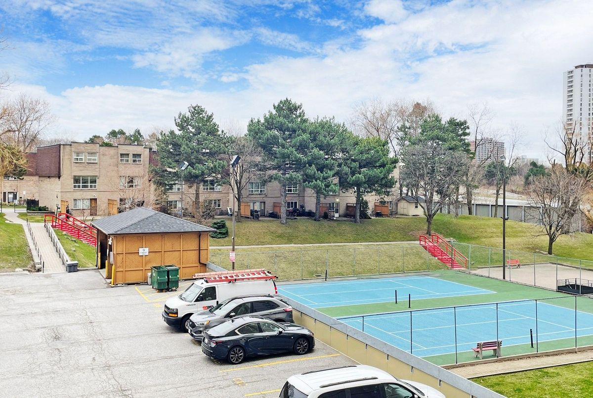 5 Parkway Forest Drive Toronto 5 Parkway Forest Drive Toronto