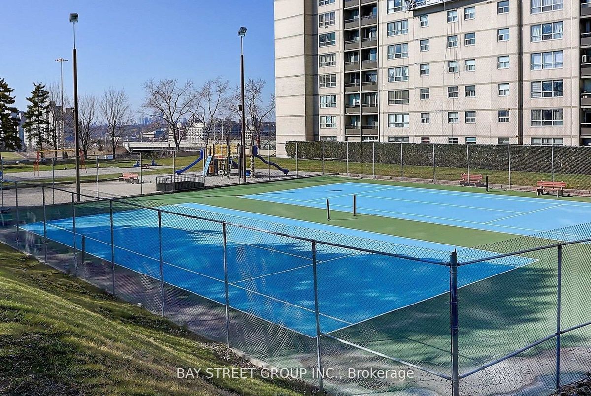 5 Parkway Forest Drive Toronto 5 Parkway Forest Drive Toronto