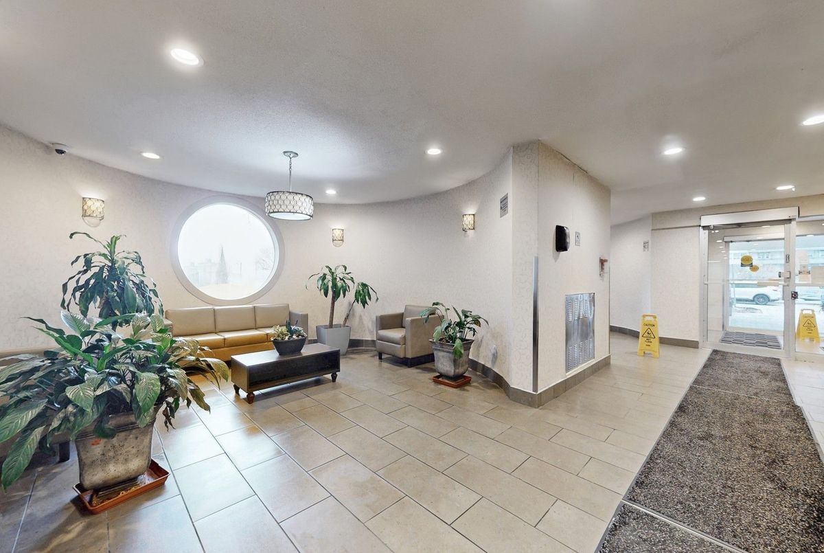 5 Parkway Forest Drive Toronto 5 Parkway Forest Drive Toronto