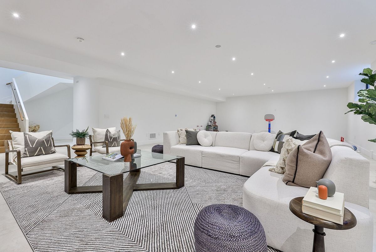 108 Stratford Crescent Toronto 108 Stratford Crescent Toronto