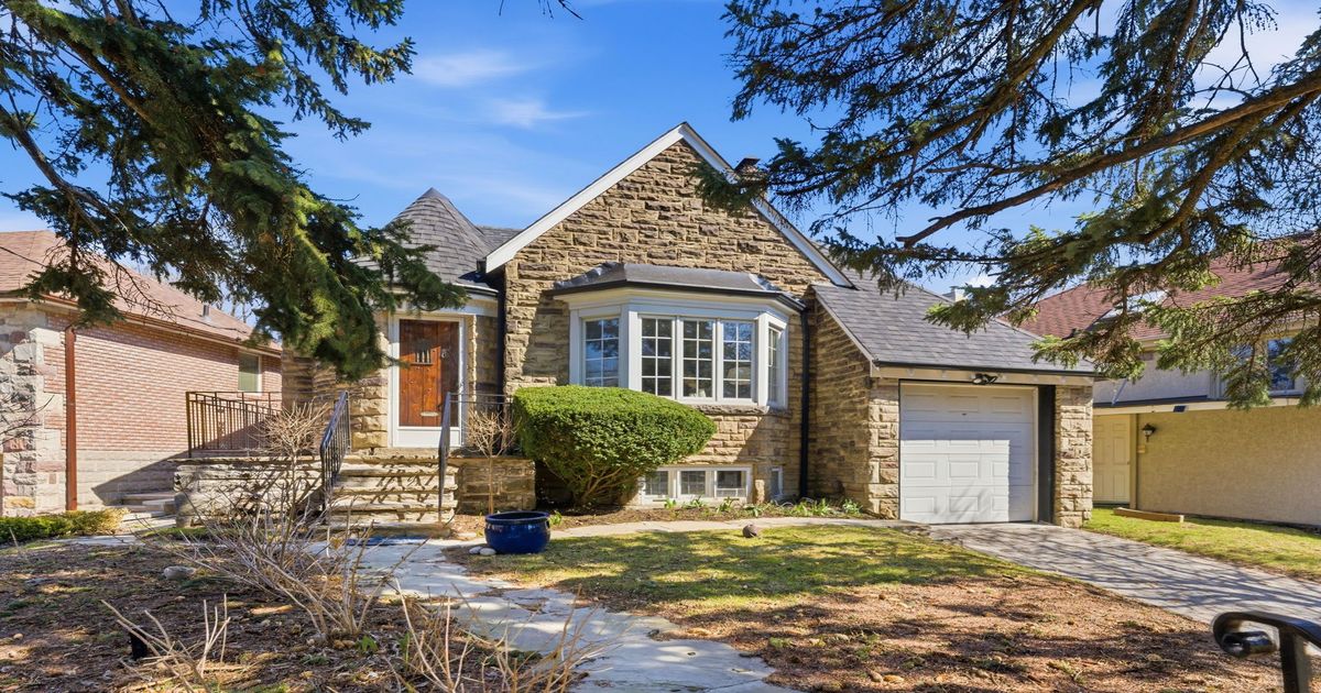 222 Chaplin Crescent Toronto