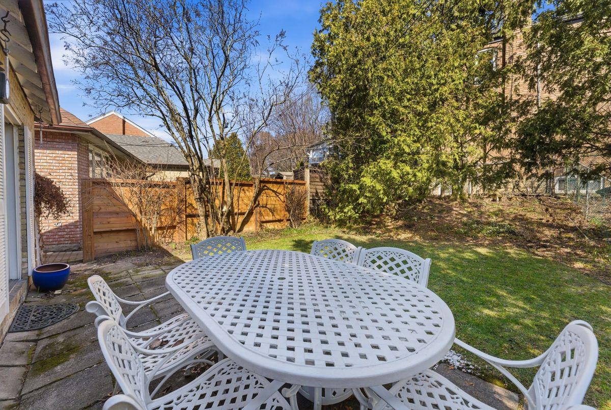 222 Chaplin Crescent Toronto 222 Chaplin Crescent Toronto