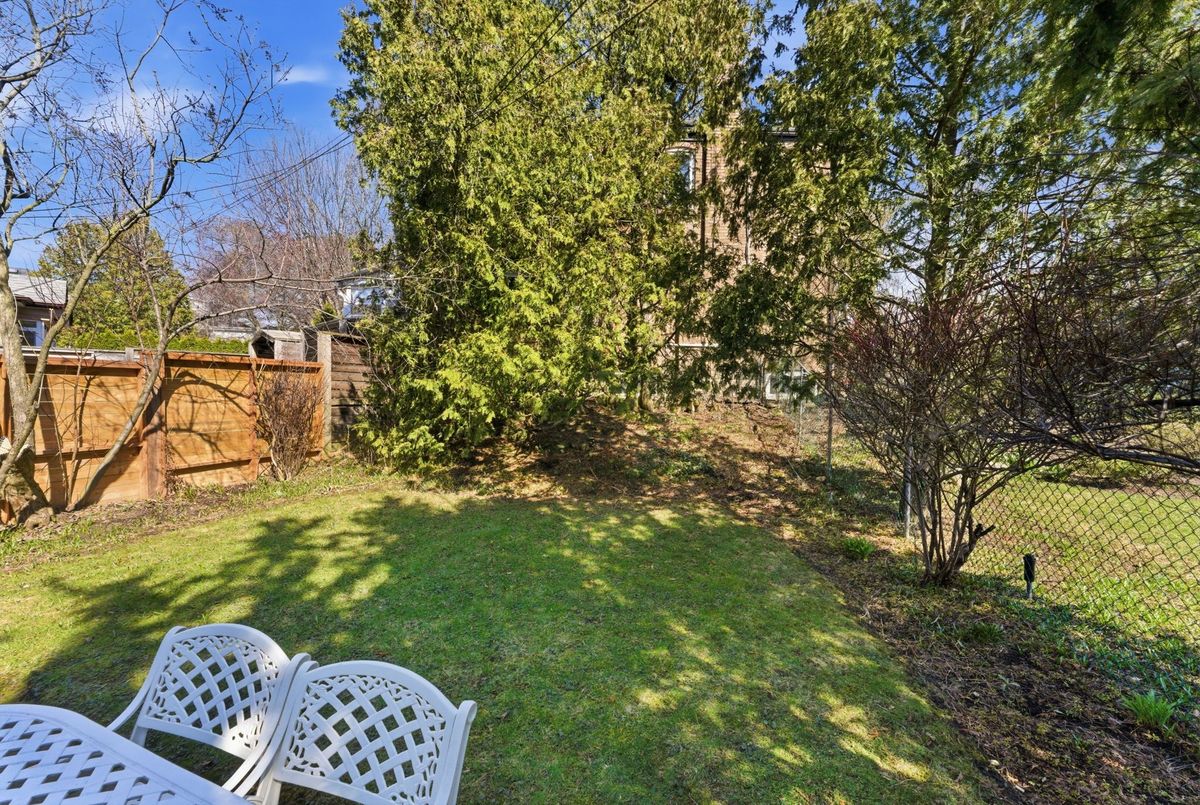 222 Chaplin Crescent Toronto 222 Chaplin Crescent Toronto