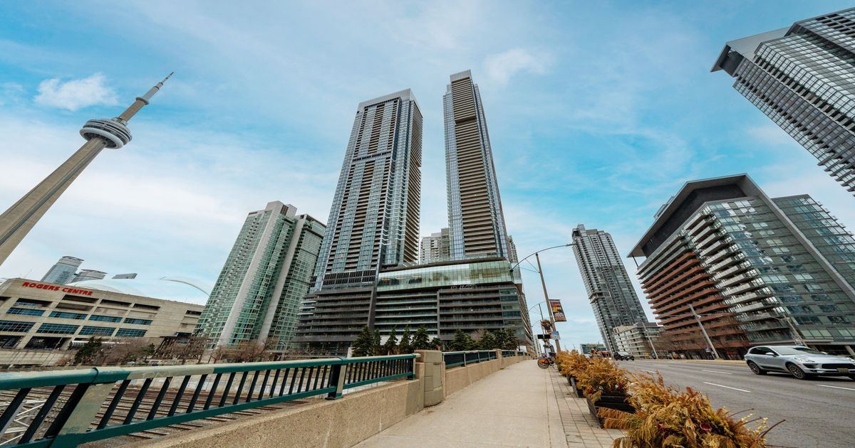 1 Concord Cityplace Way Toronto