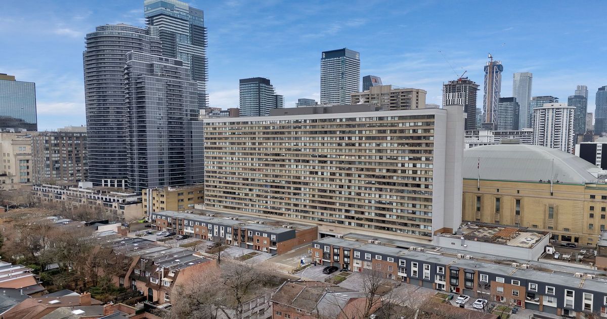 45 Carlton Street Toronto