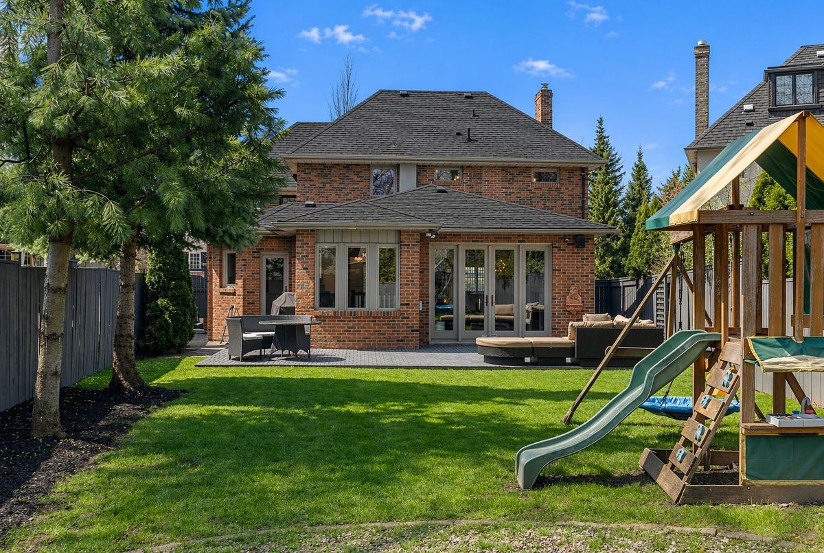 5 Lawrence Crescent Toronto 5 Lawrence Crescent Toronto