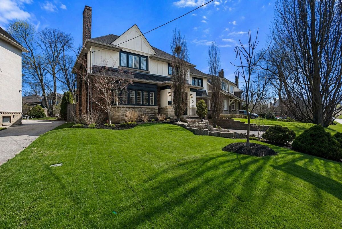 5 Lawrence Crescent Toronto 5 Lawrence Crescent Toronto