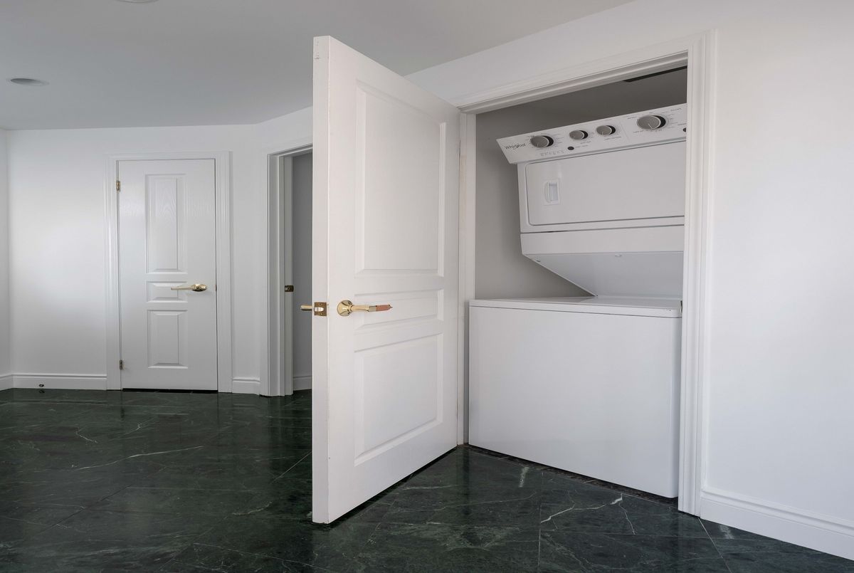 1 Deer Park Crescent Toronto 1 Deer Park Crescent Toronto