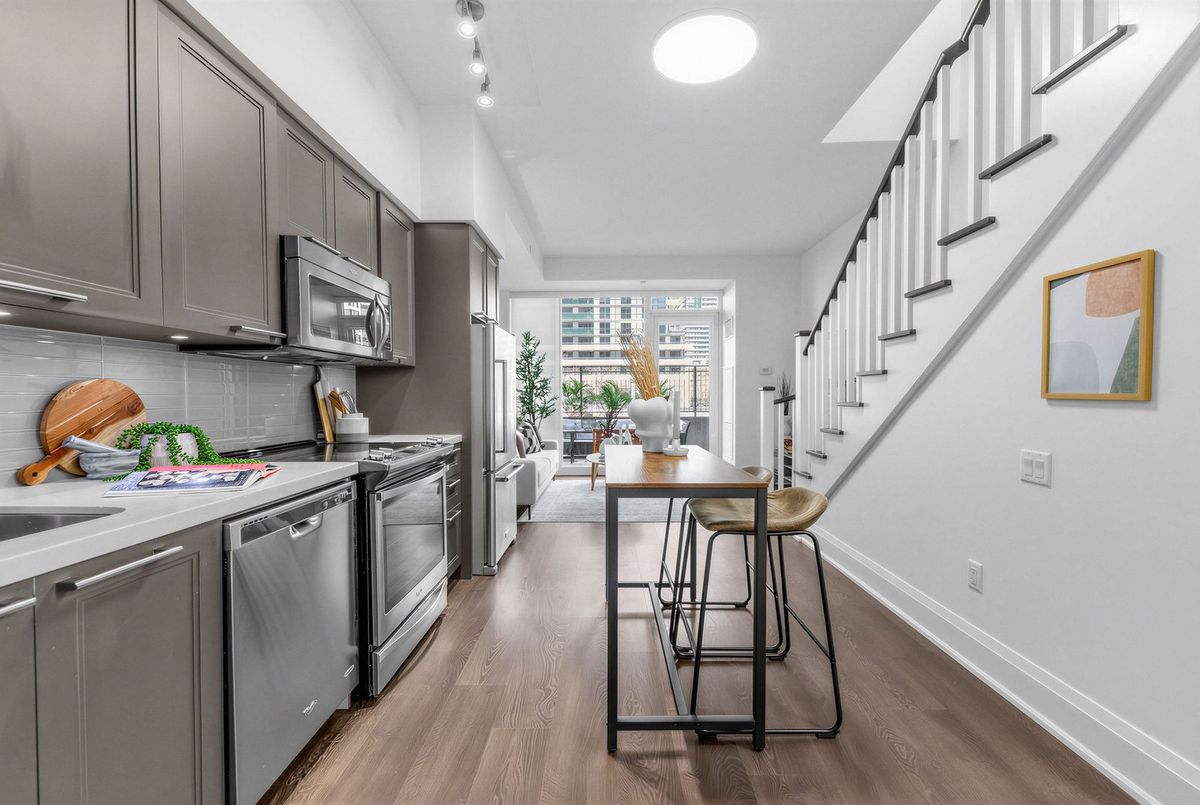 30 Roehampton Avenue Toronto 30 Roehampton Avenue Toronto