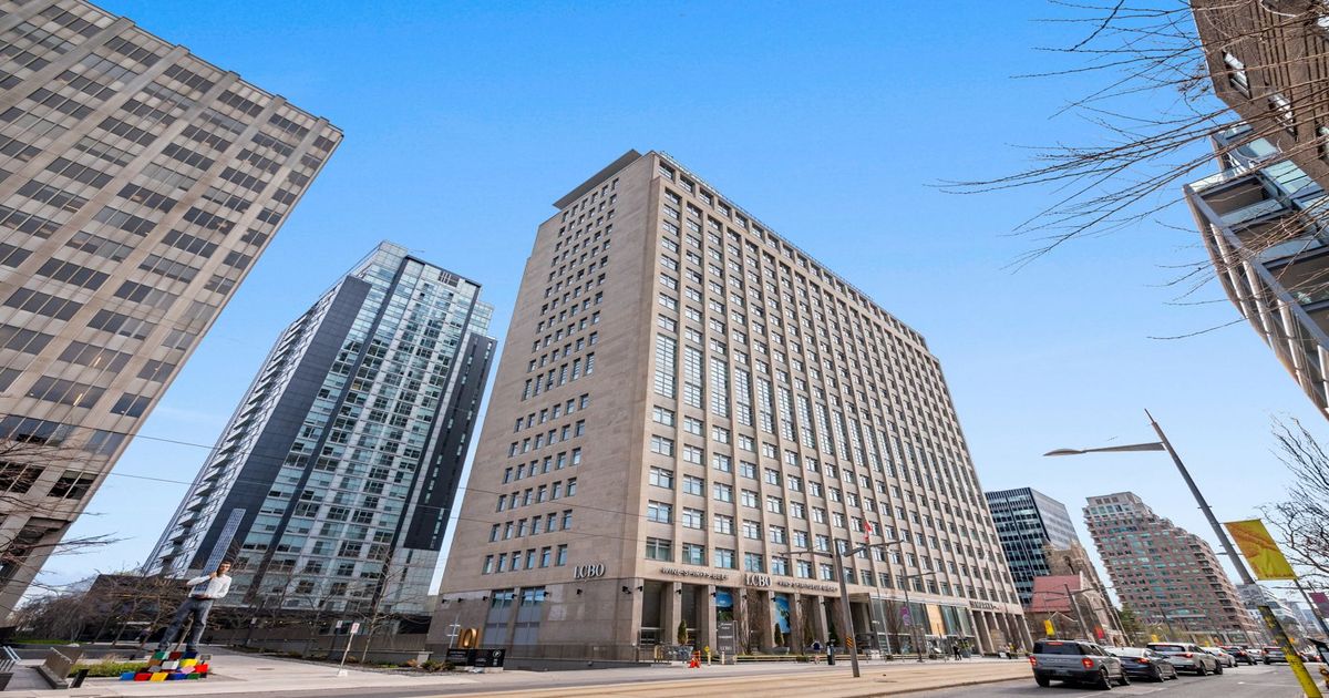 111 St Clair Avenue W Toronto