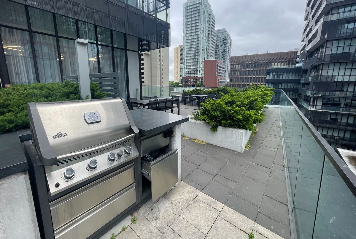 8 Eglinton Avenue E Toronto 8 Eglinton Avenue E Toronto