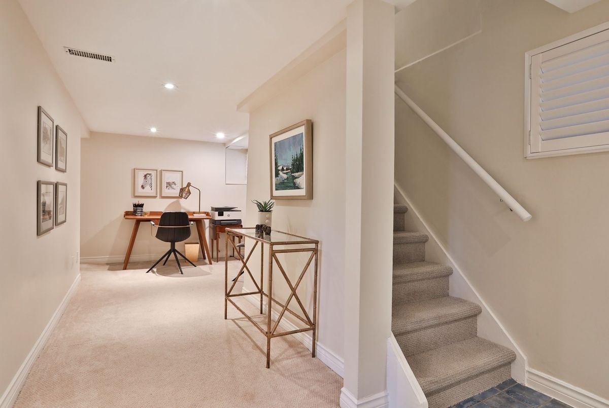 102 Snowdon Avenue Toronto 102 Snowdon Avenue Toronto