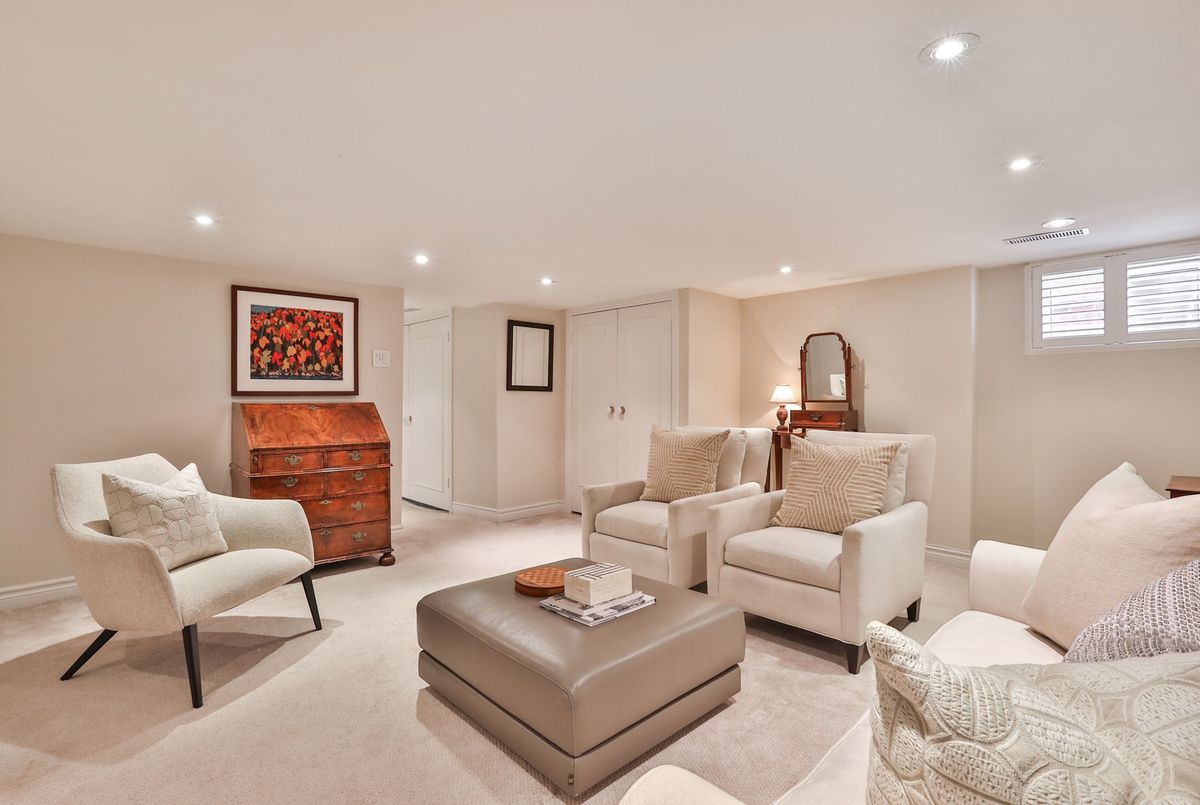 102 Snowdon Avenue Toronto 102 Snowdon Avenue Toronto