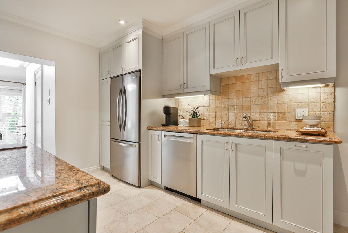 102 Snowdon Avenue Toronto 102 Snowdon Avenue Toronto