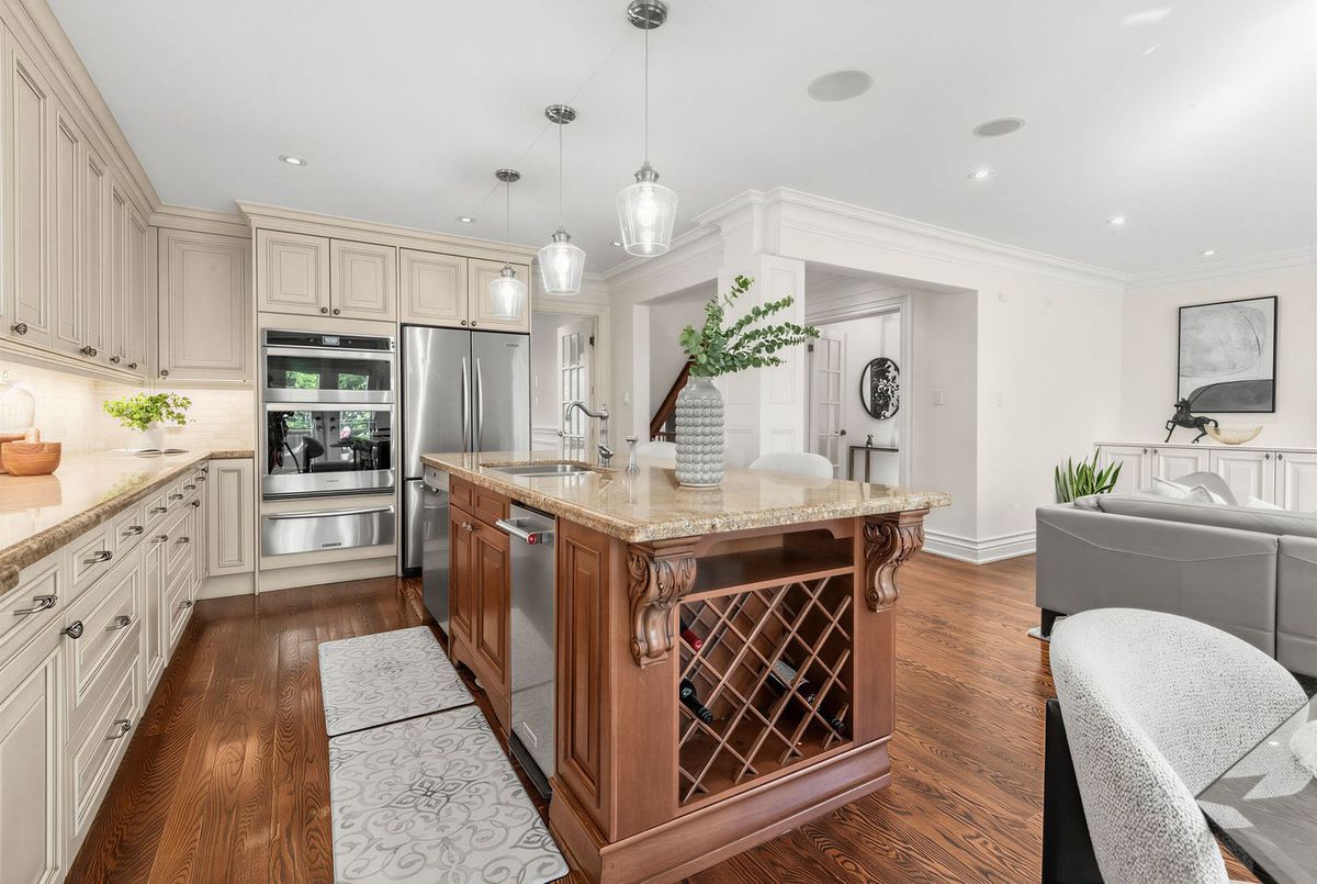 19 Menin Road Toronto 19 Menin Road Toronto