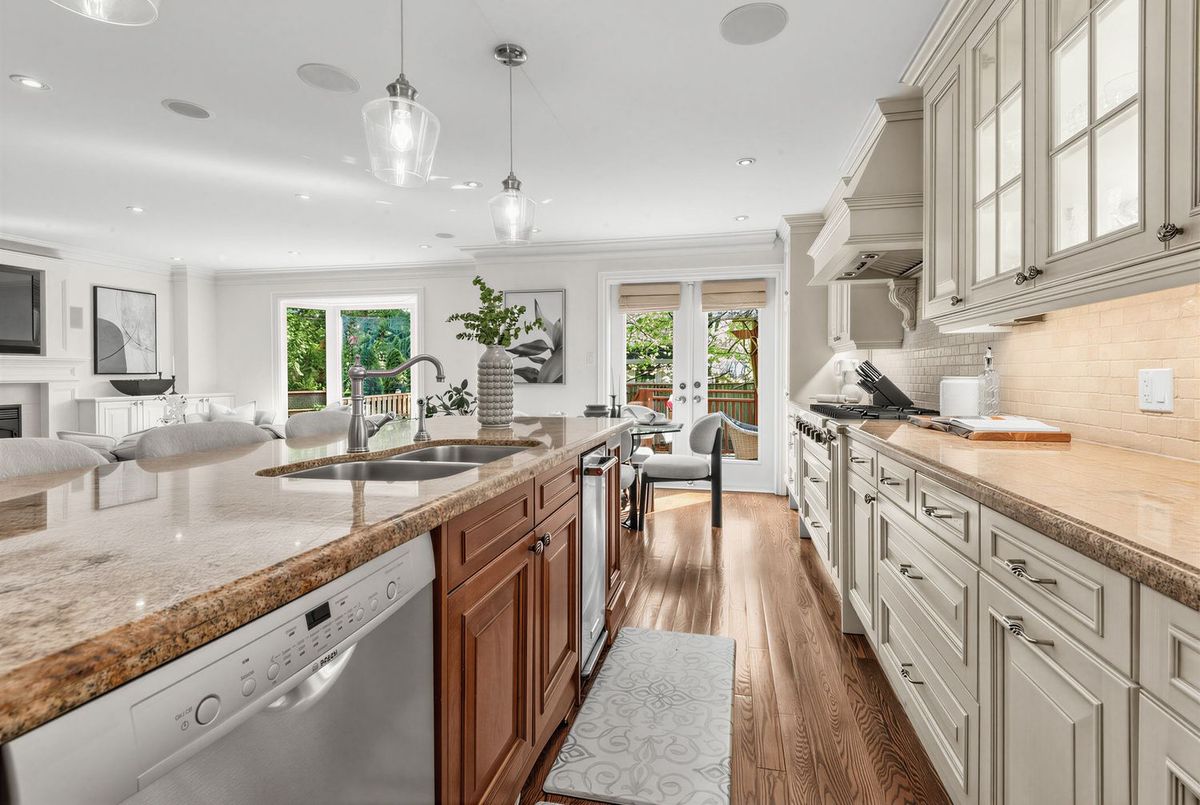 19 Menin Road Toronto 19 Menin Road Toronto