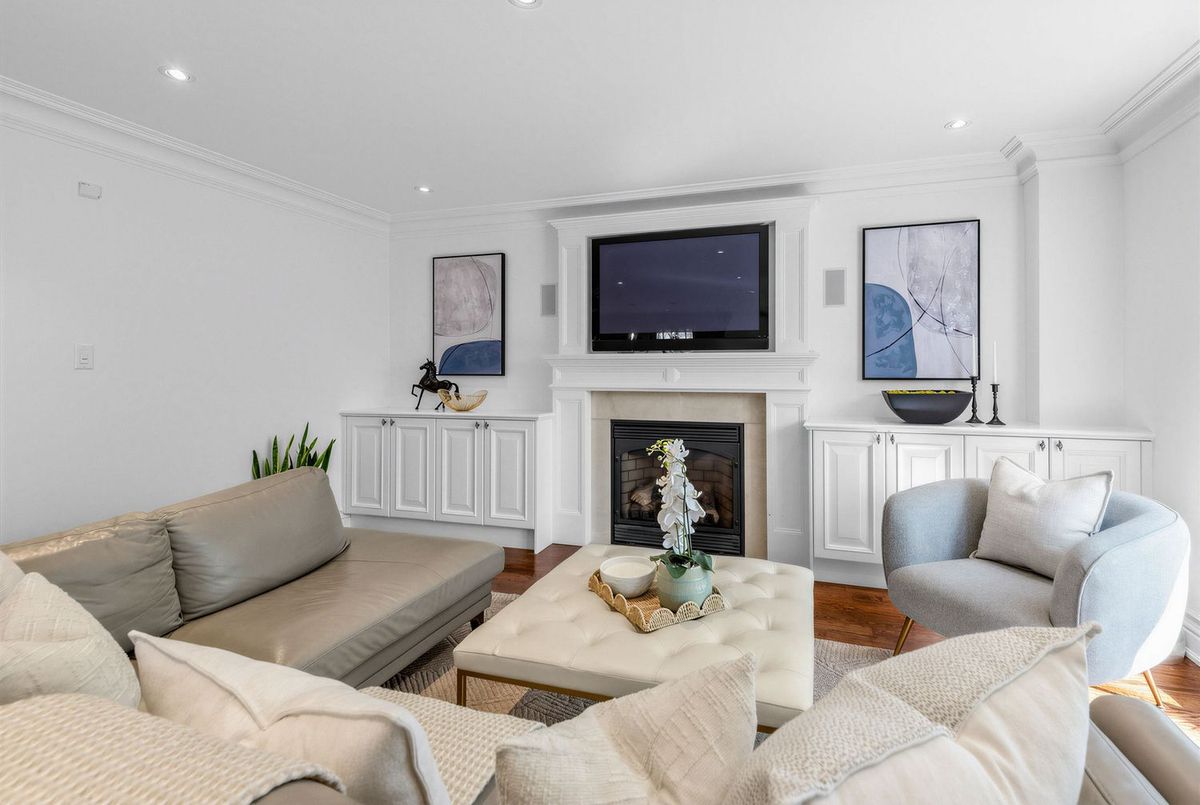19 Menin Road Toronto 19 Menin Road Toronto