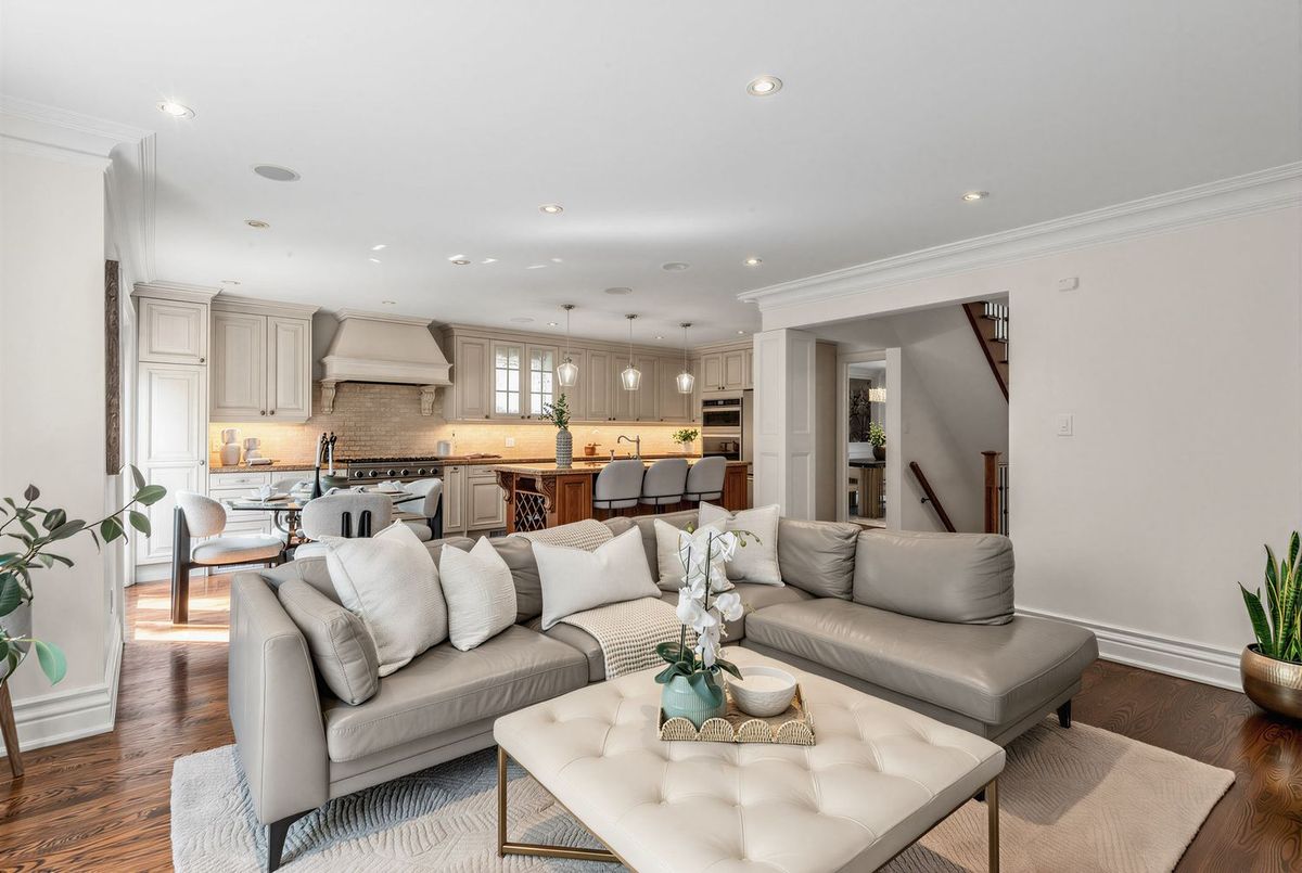 19 Menin Road Toronto 19 Menin Road Toronto