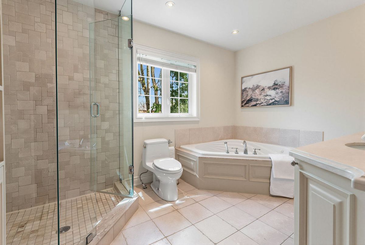 19 Menin Road Toronto 19 Menin Road Toronto