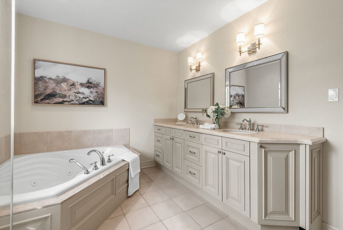 19 Menin Road Toronto 19 Menin Road Toronto
