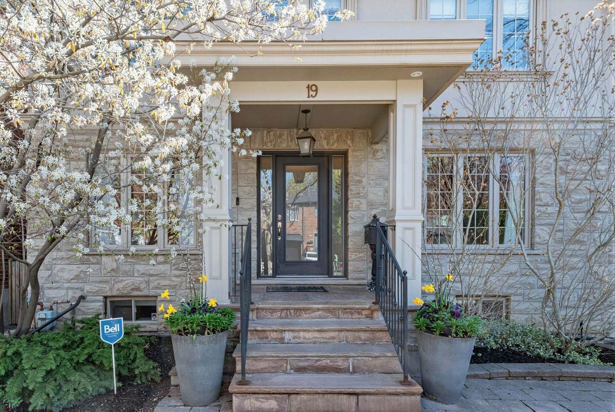 19 Menin Road Toronto 19 Menin Road Toronto