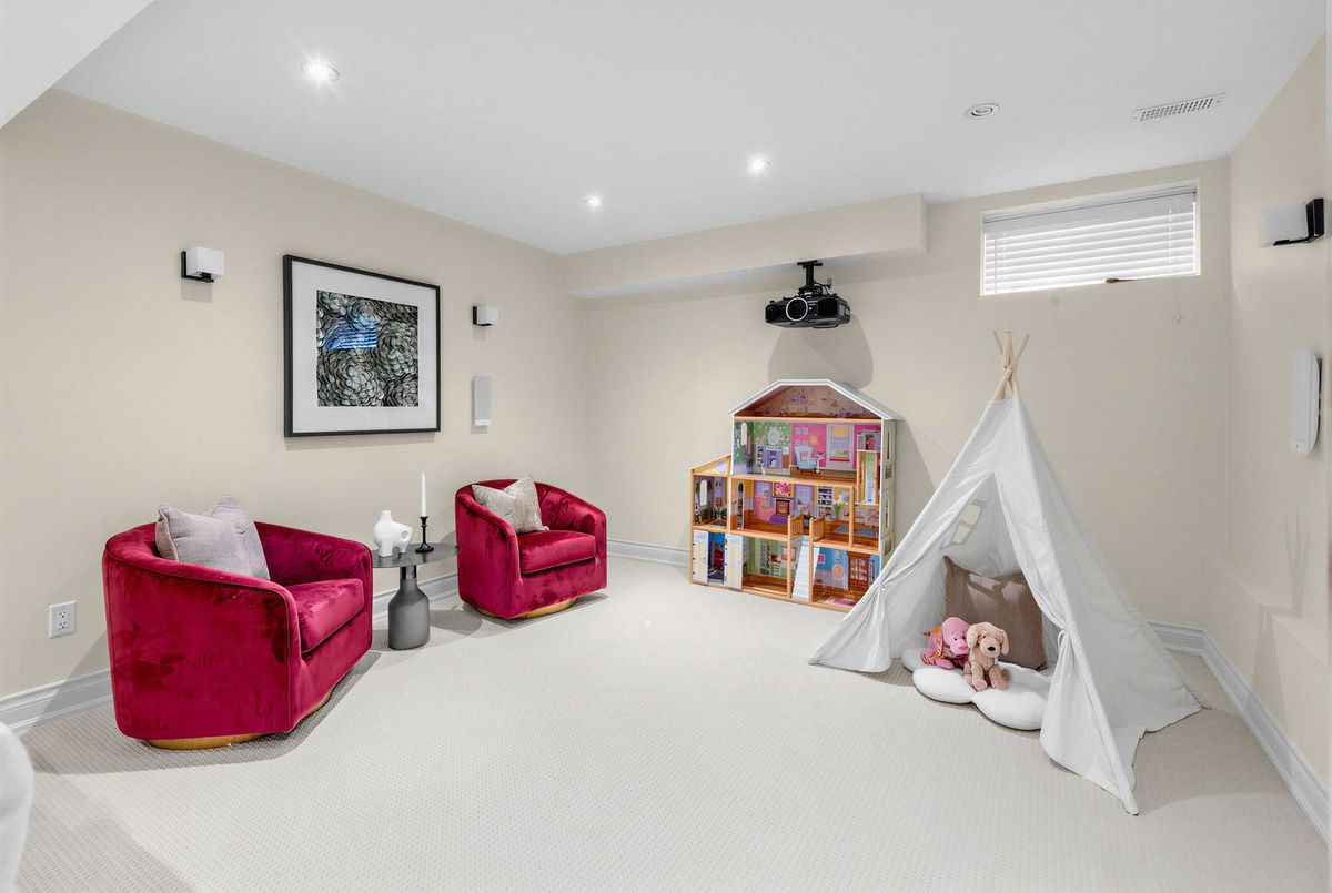 19 Menin Road Toronto 19 Menin Road Toronto