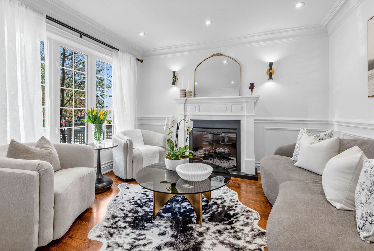 19 Menin Road Toronto 19 Menin Road Toronto