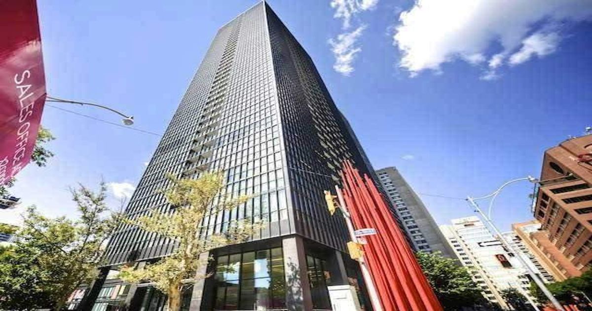 110 Charles St E Toronto