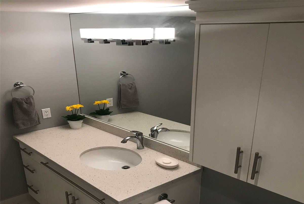 109 Front St E Toronto 109 Front St E Toronto