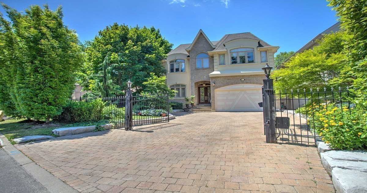 60 Fairmeadow Ave Toronto