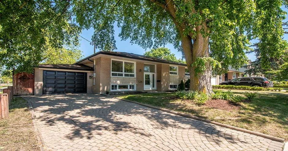 136 Overland Dr Toronto