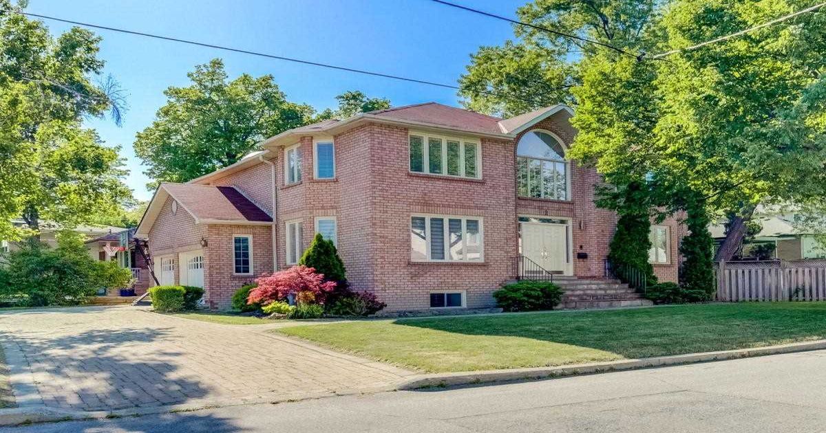 2 Lloydminster Cres Toronto