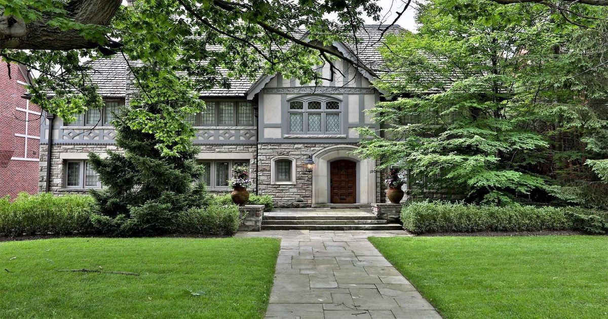 120 Old Forest Hill Rd Toronto