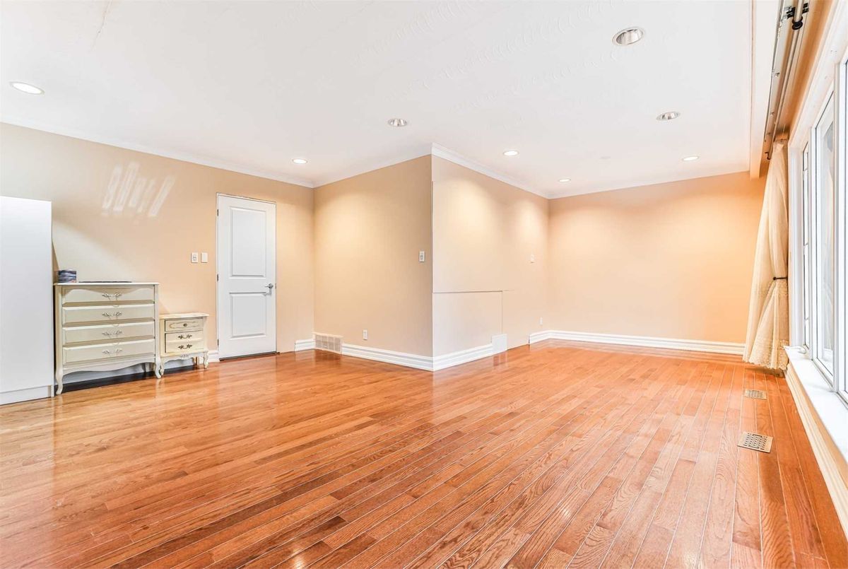 924 Willowdale Ave Toronto 924 Willowdale Ave Toronto