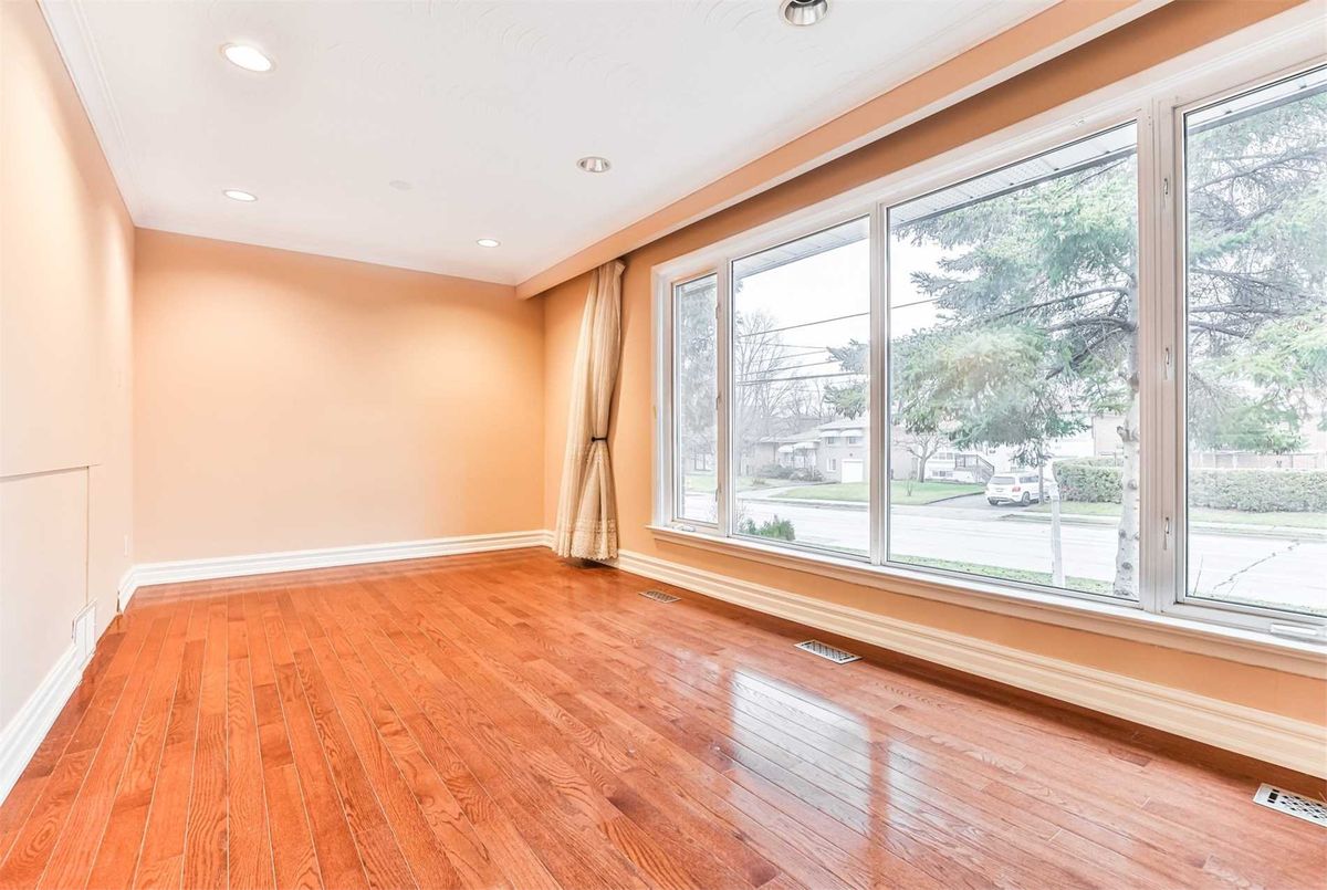 924 Willowdale Ave Toronto 924 Willowdale Ave Toronto