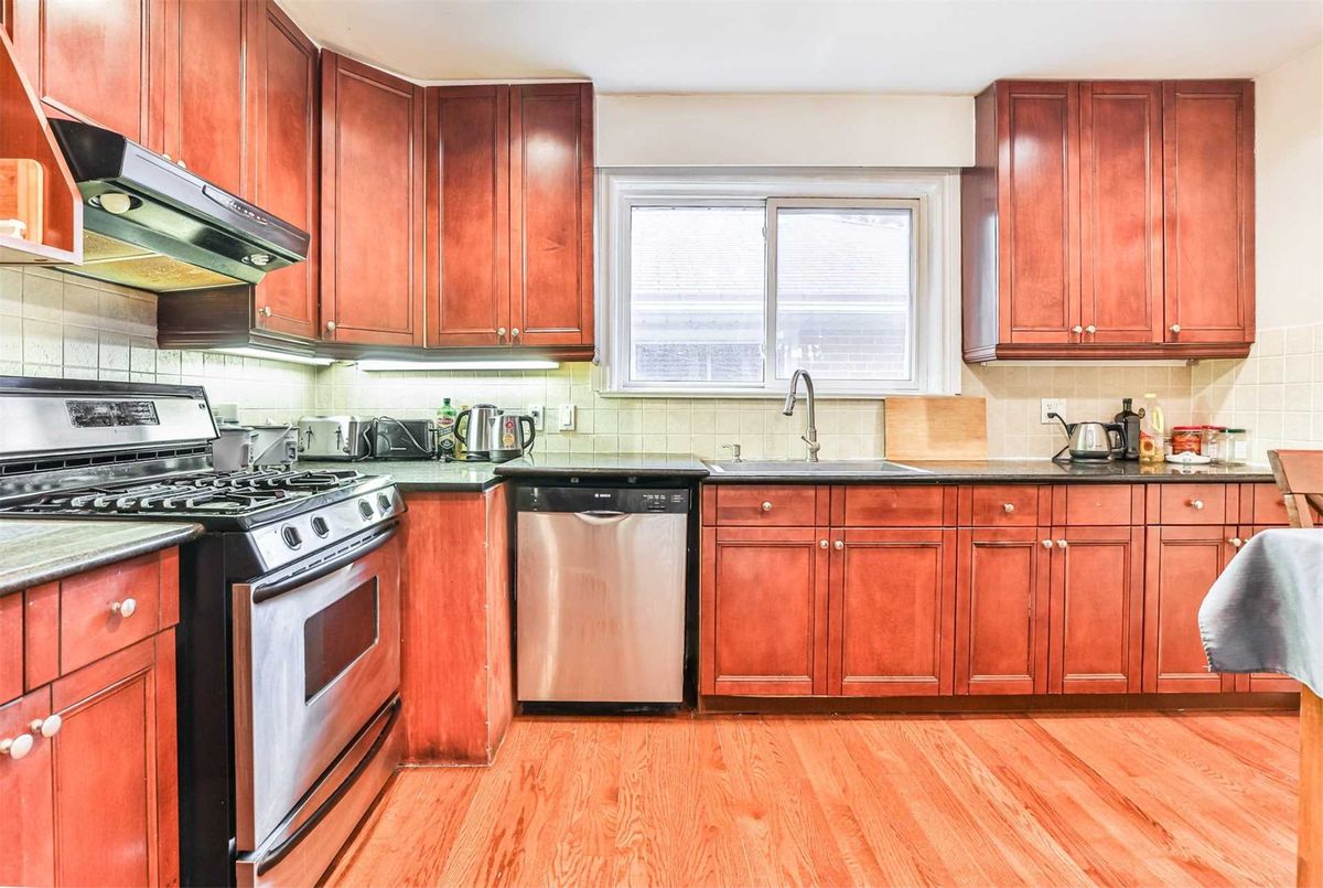 924 Willowdale Ave Toronto 924 Willowdale Ave Toronto