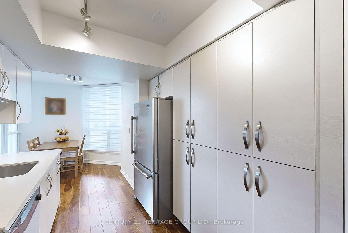 30 Holly St Toronto 30 Holly St Toronto