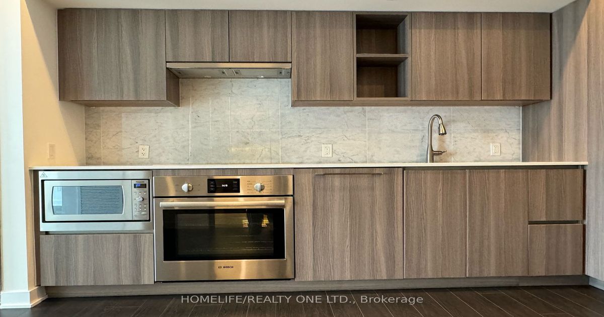 17 Bathurst St Toronto