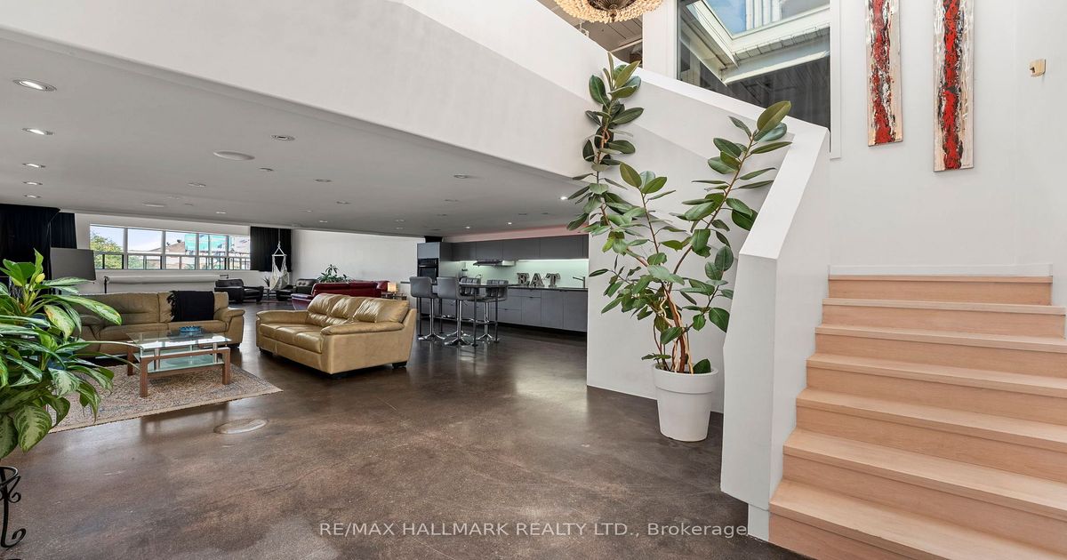 1173 Dundas St E Toronto