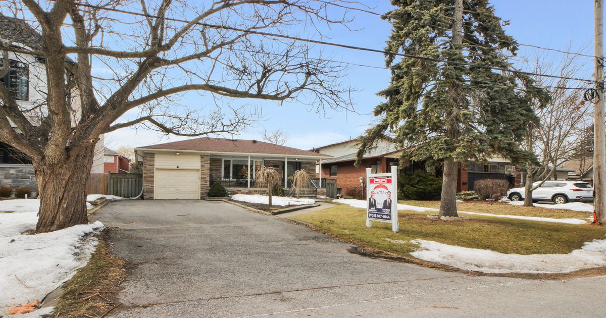 560 Rougemount Drive Pickering