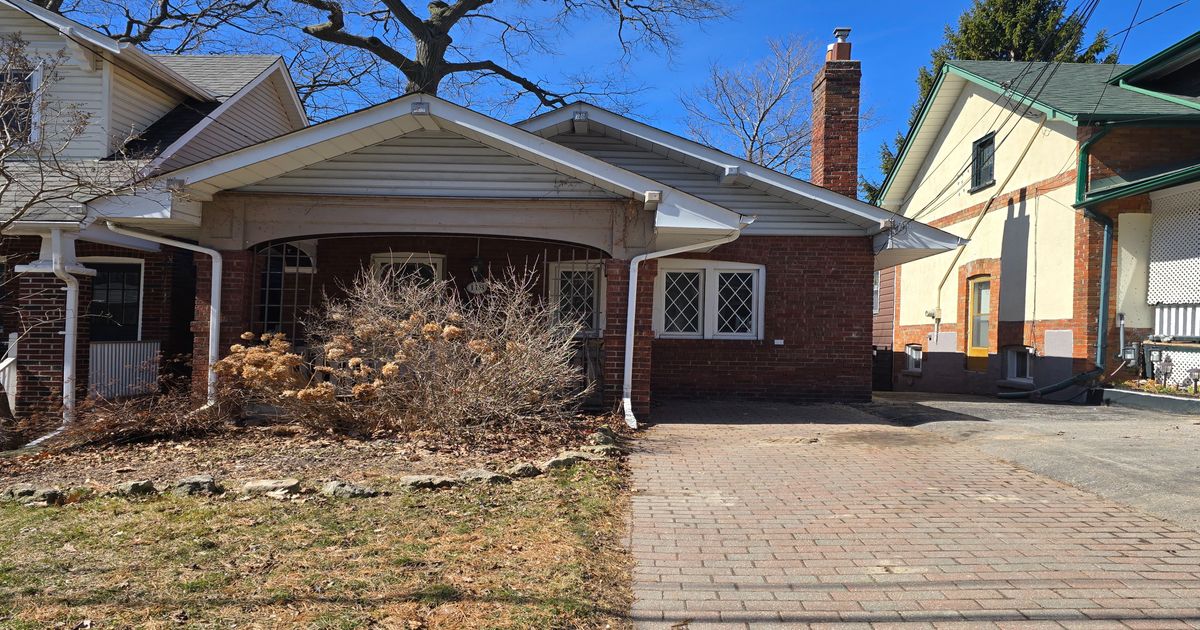 118 Brookside Drive Toronto