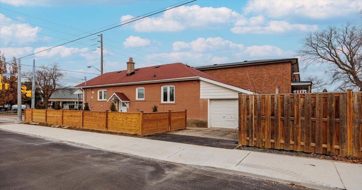 887 Cosburn Avenue Toronto