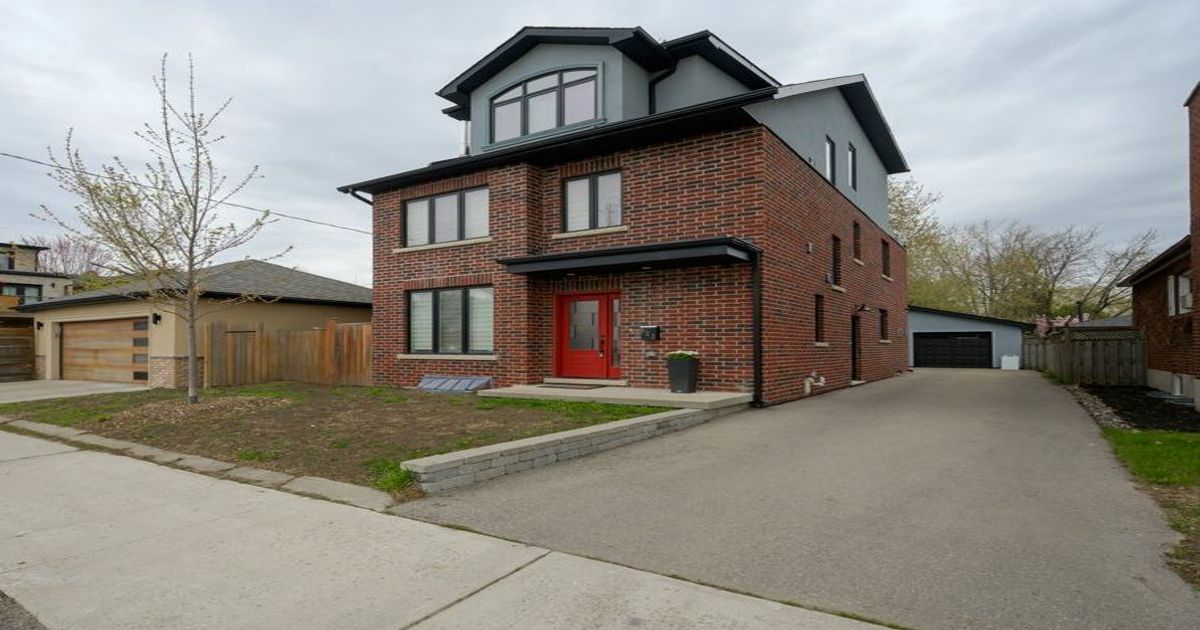 820 Cosburn Avenue Toronto