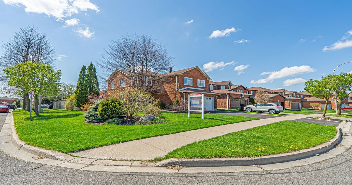 32 Fencerow Drive Whitby