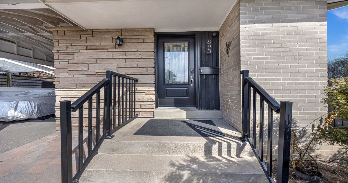 893 Douglas Avenue Pickering